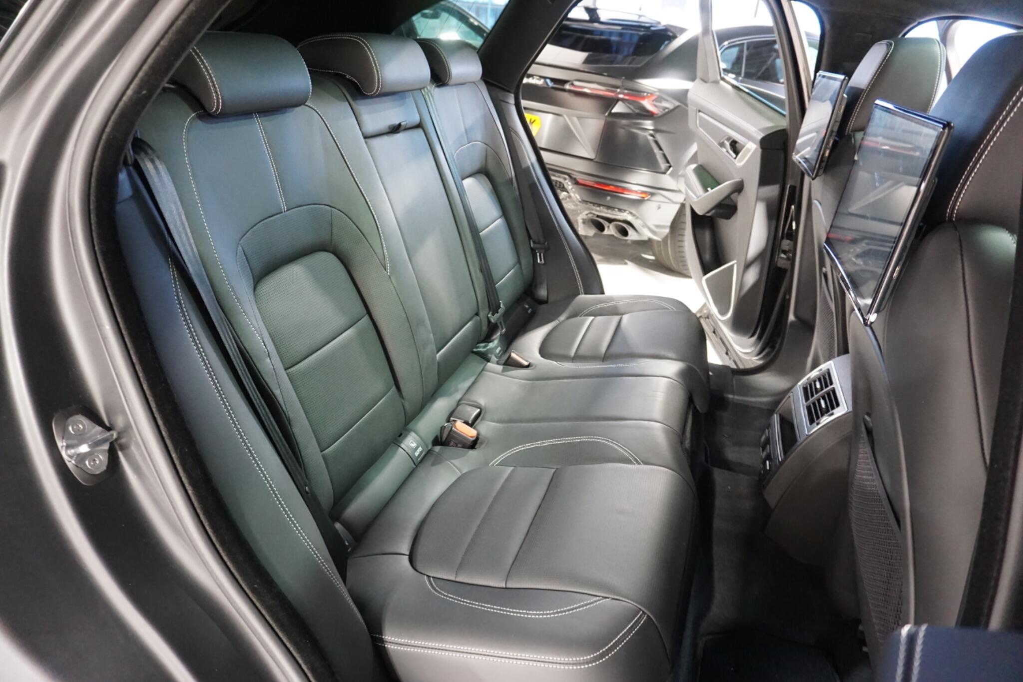 Jaguar F-PACE 3.0 D300 MHEV R-Dynamic HSE Black SUV 5dr Diesel Auto AWD Euro 6 (s/s) (300 ps)